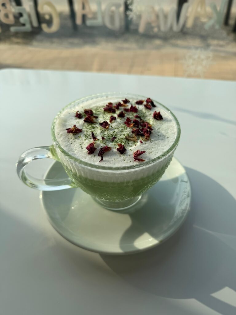 Matcha mleczna różana